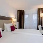 Newton Hotel 3*