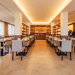 Newton Hotel 3*