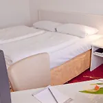 Hotel Newton 3*
