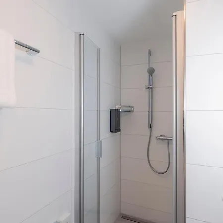 Hotel Newton 3*